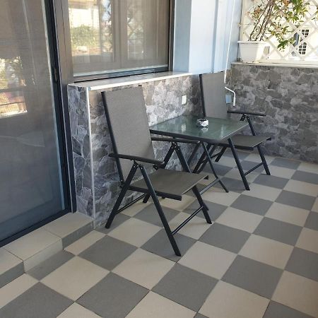 Iros Apartment Néa Péramos Exterior foto